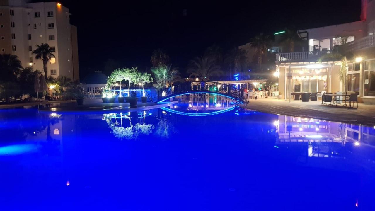 Caesar Resort Cassius: Beachfront Smart Apartment in Northern Cyprus Trikomo Exterior photo