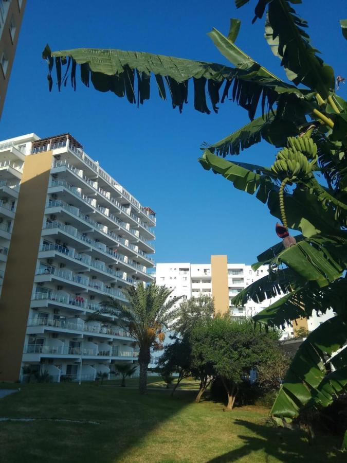 Caesar Resort Cassius: Beachfront Smart Apartment in Northern Cyprus Trikomo Exterior photo